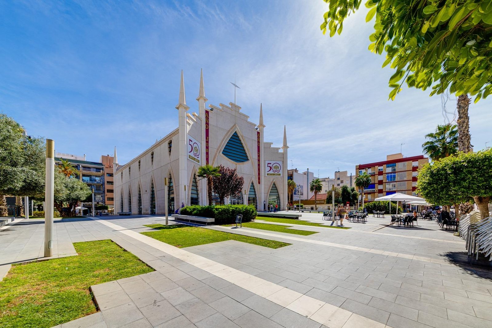 Central plaza and services in Torrevieja