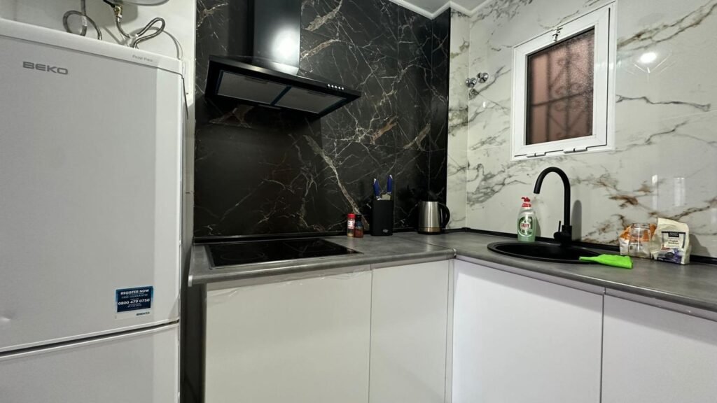 Asunto Espanjasta, Avanec Homes