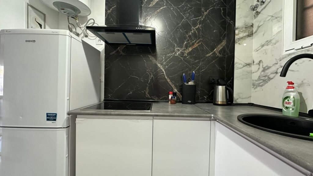 Asunto Espanjasta, Avanec Homes