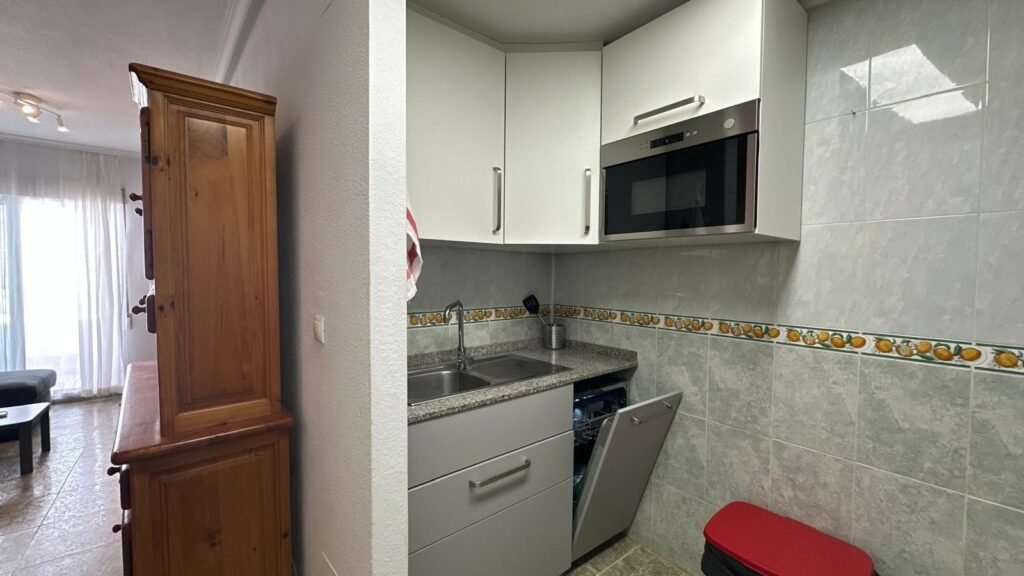 Kalustettu kaksio Torreviejan keskustassa
