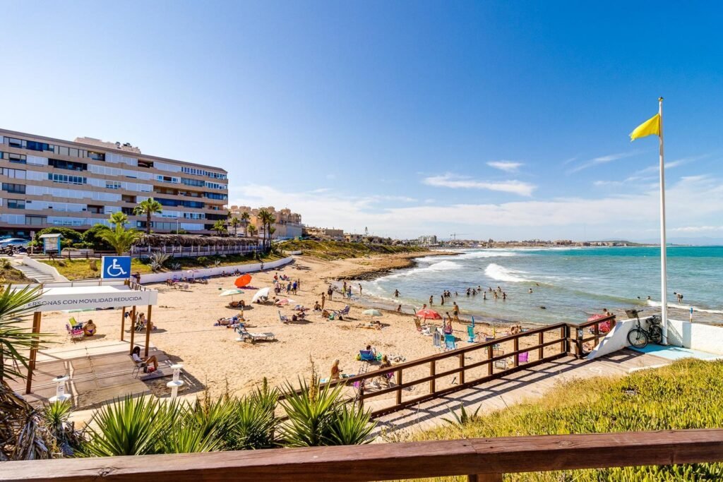 Apartamento con vistas frontales al mar en La Mata — a solo 250 m de la playa