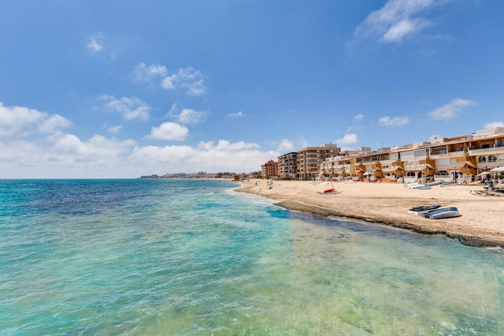 Apartamento con vistas frontales al mar en La Mata — a solo 250 m de la playa