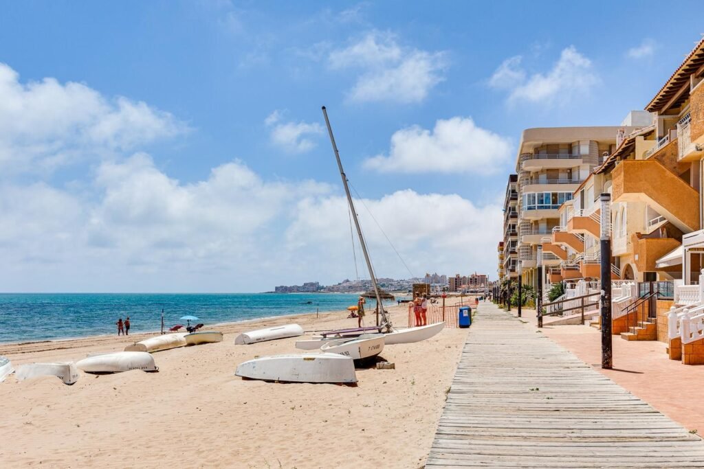 Apartamento con vistas frontales al mar en La Mata — a solo 250 m de la playa