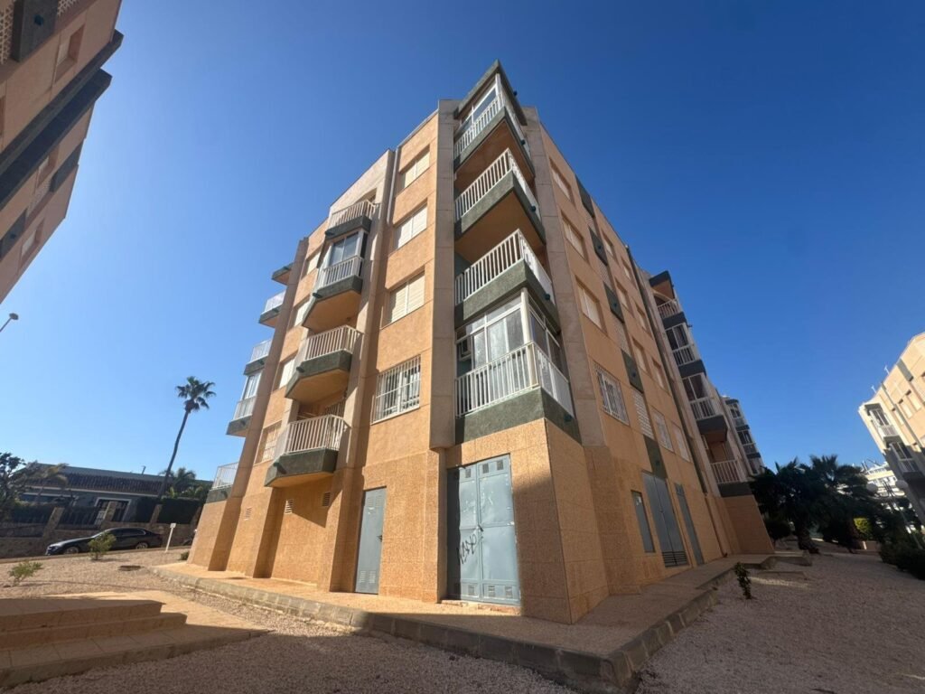 Apartamento con vistas frontales al mar en La Mata — a solo 250 m de la playa