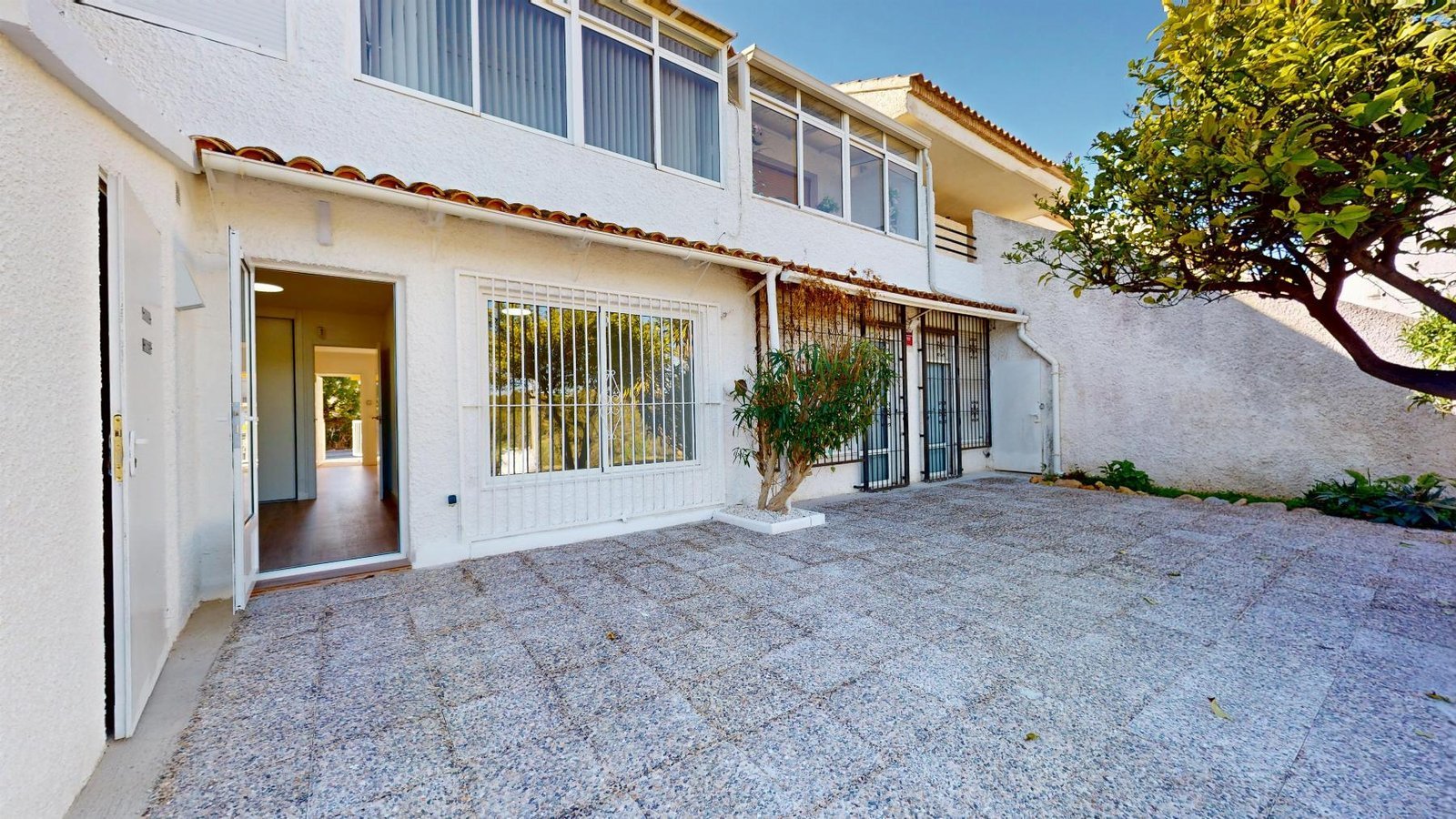 Täysin remontoitu bungalow Villamartínissa – muuttovalmis