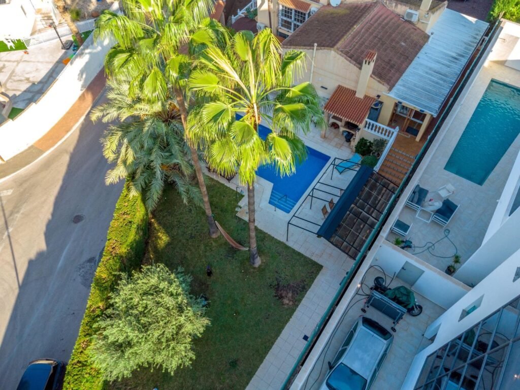 Chalet independiente con piscina en Los Balcones