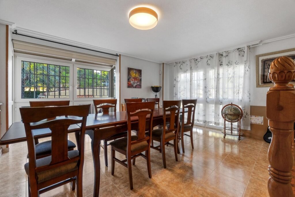 Chalet independiente con piscina en Los Balcones
