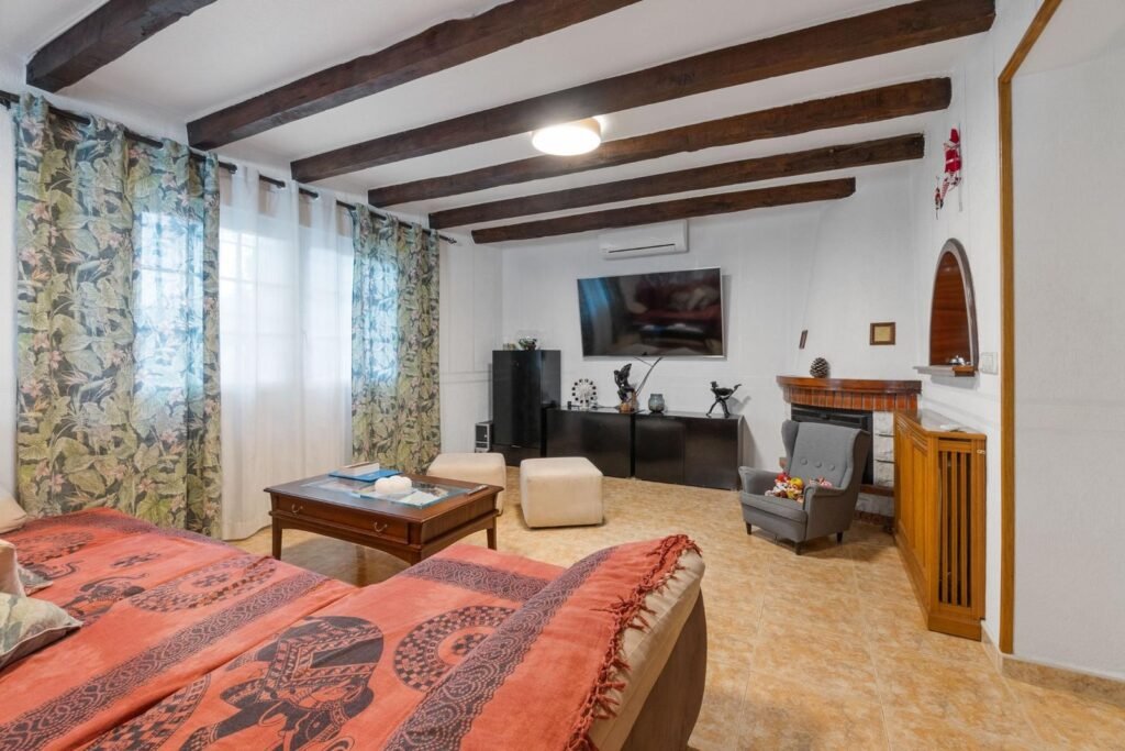 Chalet independiente con piscina en Los Balcones