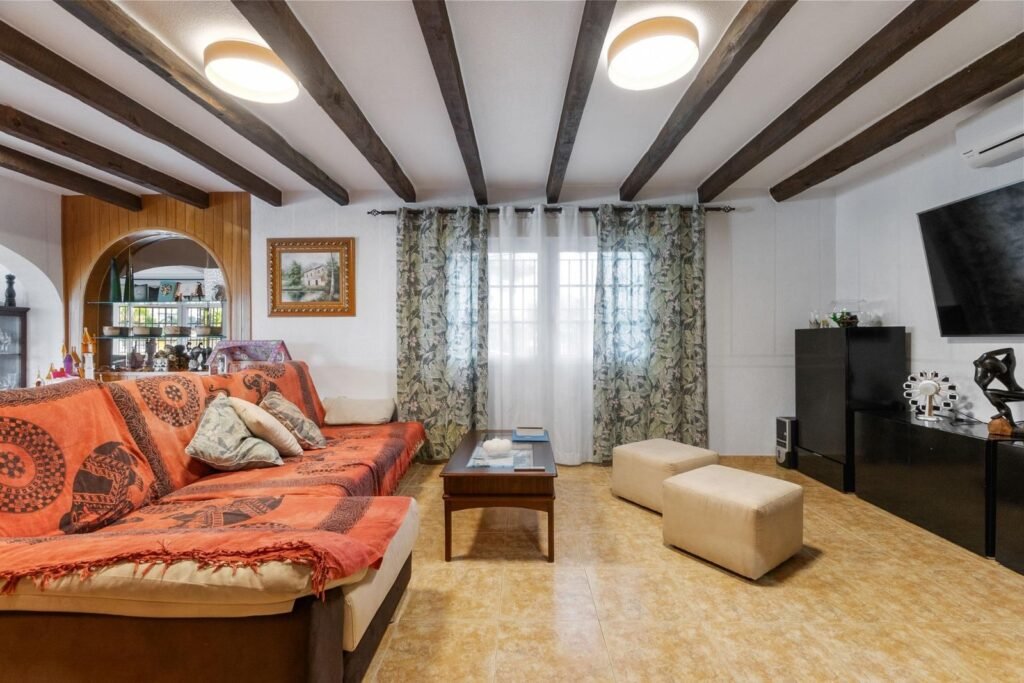Chalet independiente con piscina en Los Balcones