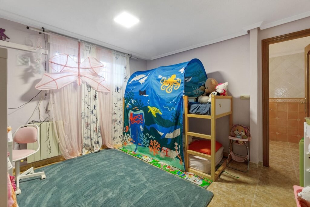 Chalet independiente con piscina en Los Balcones