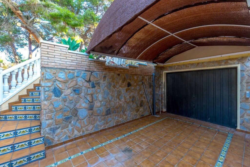 Chalet independiente con piscina en Los Balcones
