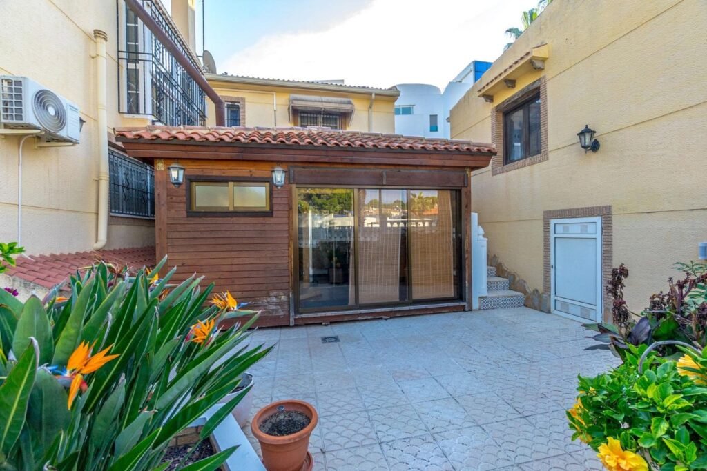 Chalet independiente con piscina en Los Balcones