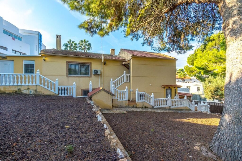 Chalet independiente con piscina en Los Balcones