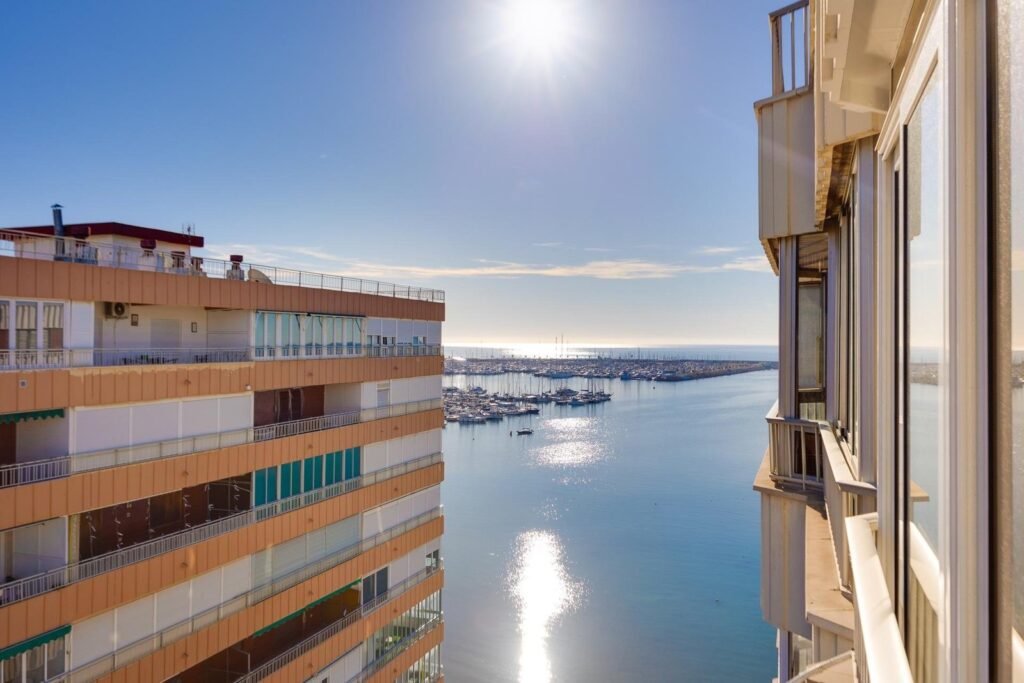 Lägenhet - Torrevieja - 239900 EUR