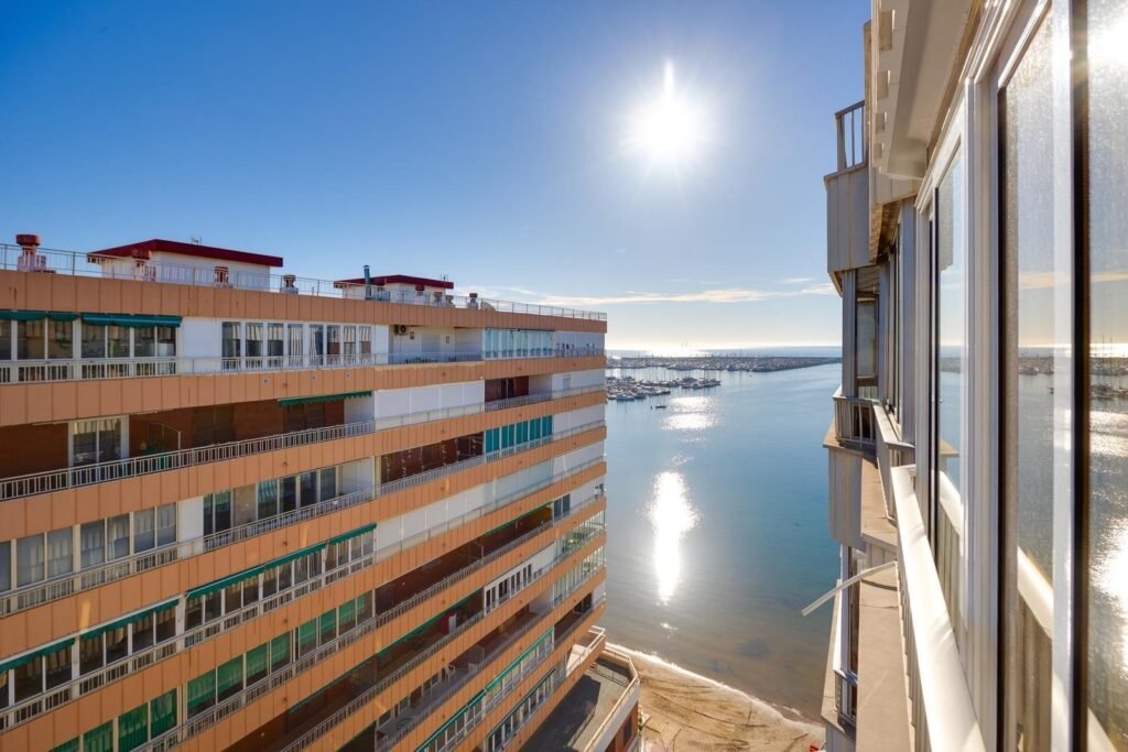 Lägenhet - Torrevieja - 239900 EUR
