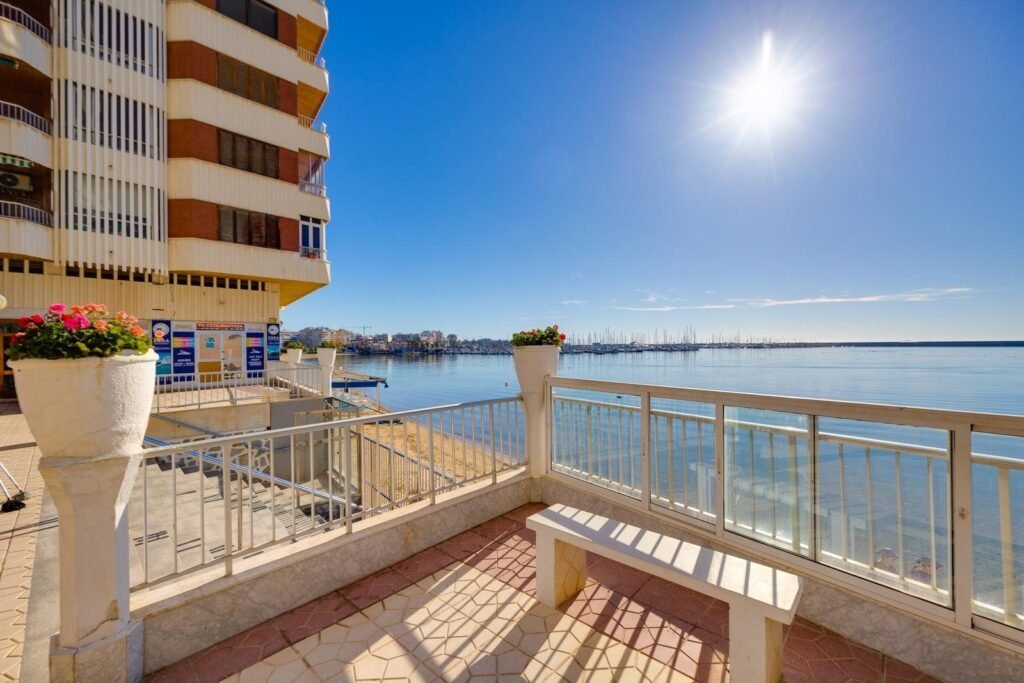Lägenhet - Torrevieja - 239900 EUR