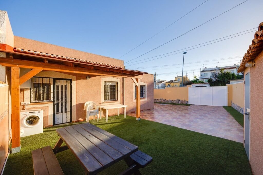 Townhouse – Torrevieja – 244990 EUR
