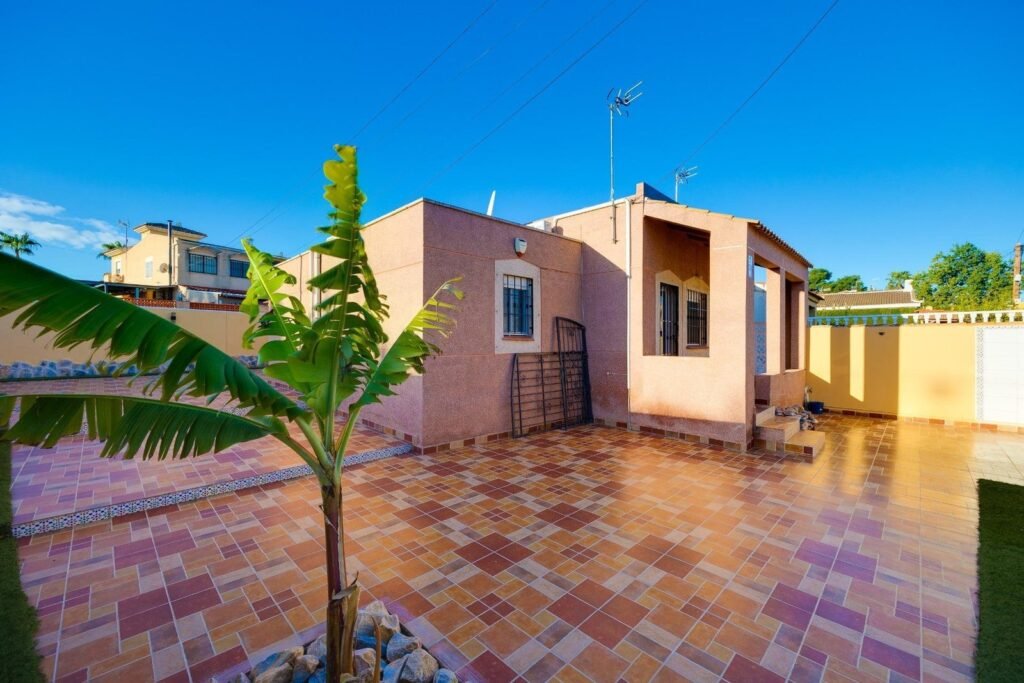 Townhouse – Torrevieja – 244990 EUR