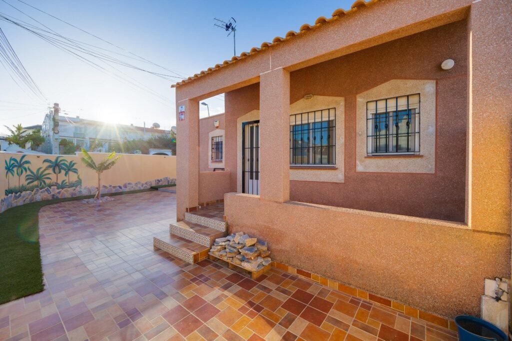 Townhouse – Torrevieja – 244990 EUR