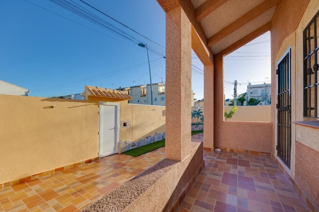 Townhouse – Torrevieja – 244990 EUR