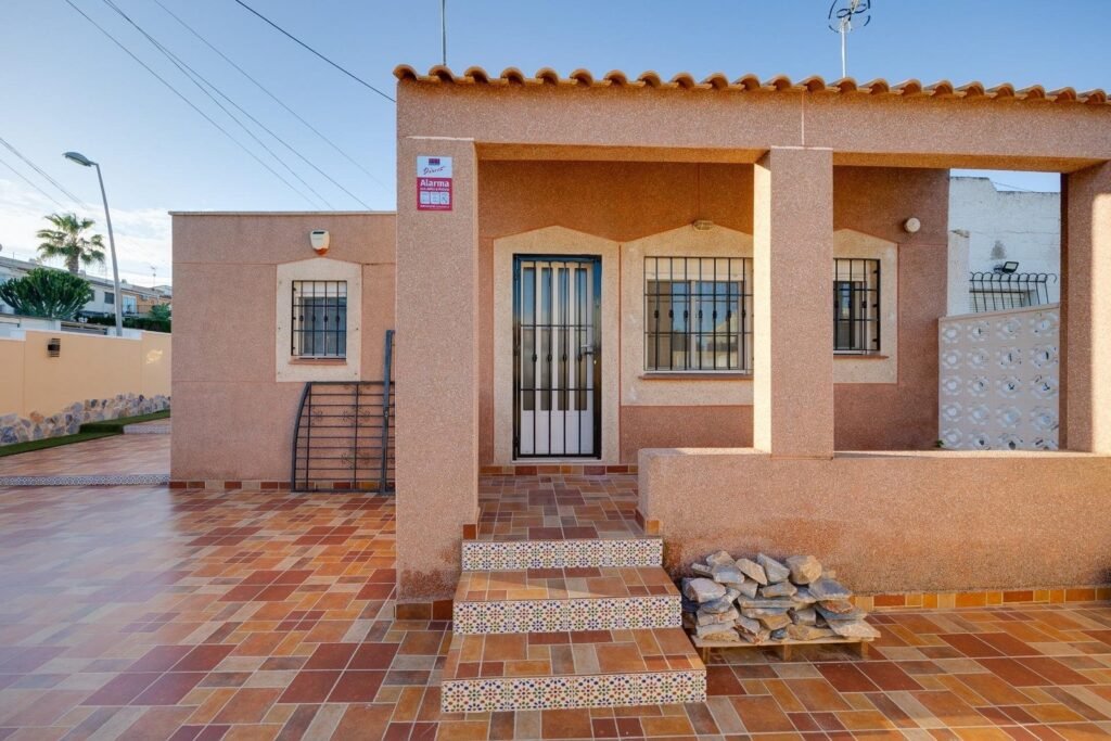 Townhouse – Torrevieja – 244990 EUR