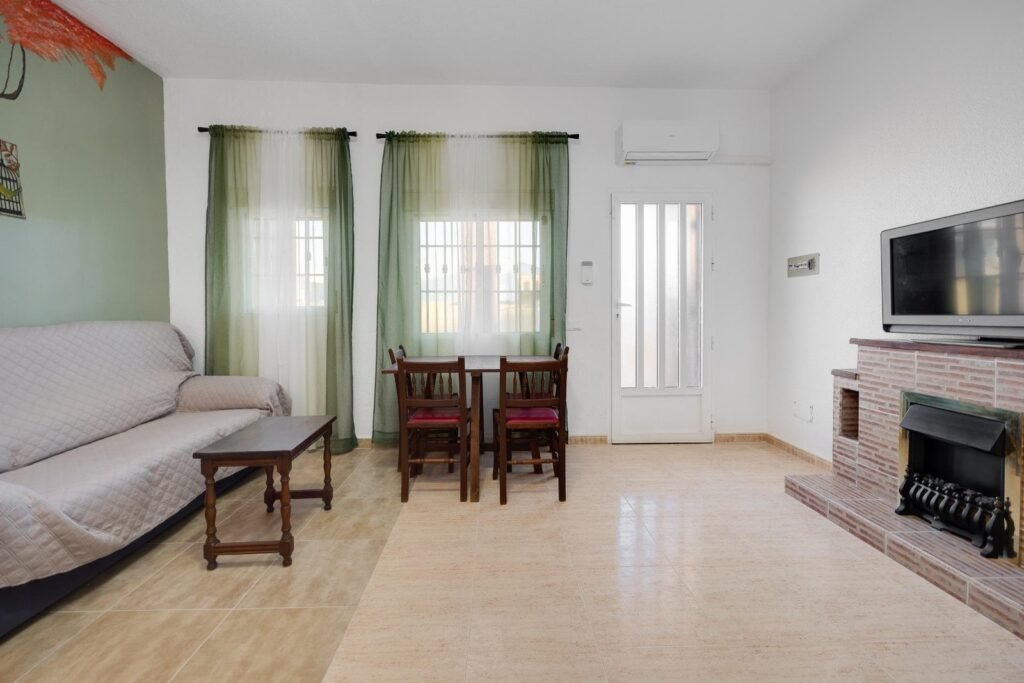 Townhouse – Torrevieja – 244990 EUR
