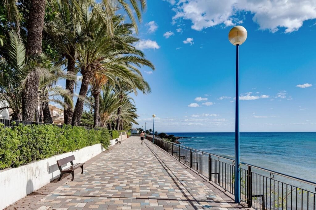 Townhouse – Torrevieja – 244990 EUR