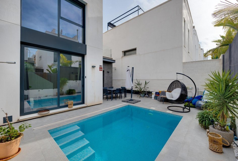 Villa - Orihuela Costa - 359900 EUR