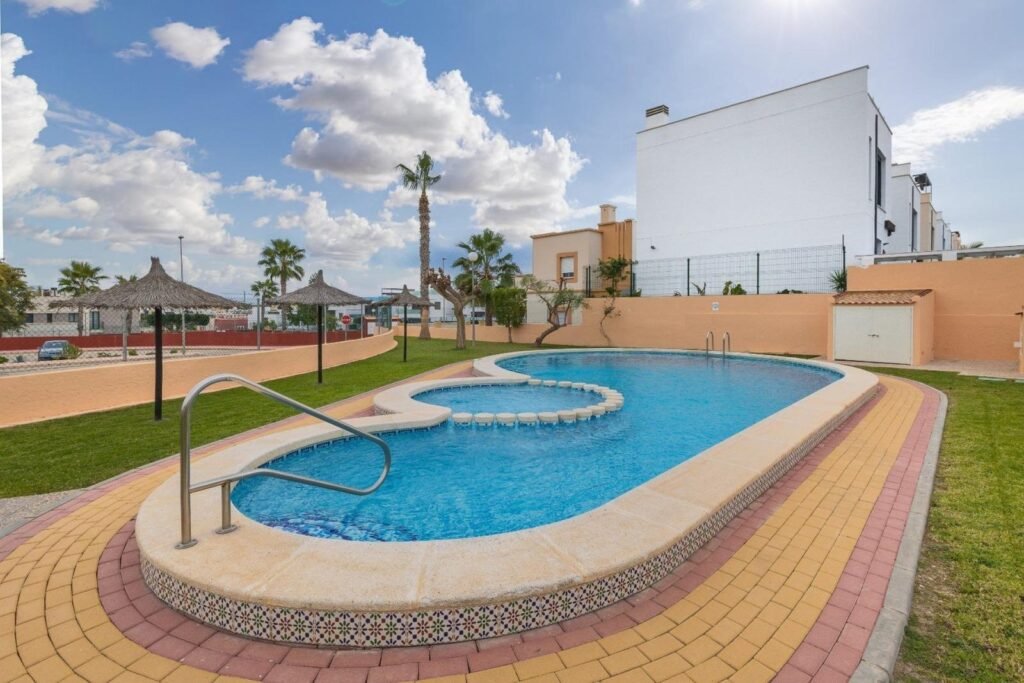 Villa - Orihuela Costa - 359900 EUR