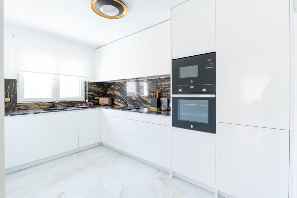 Exclusiva vivienda familiar a 400 m del mar – dos viviendas independientes, piscina privada y placas solares