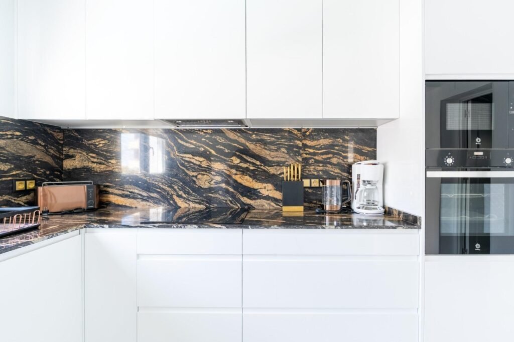 Exclusiva vivienda familiar a 400 m del mar – dos viviendas independientes, piscina privada y placas solares
