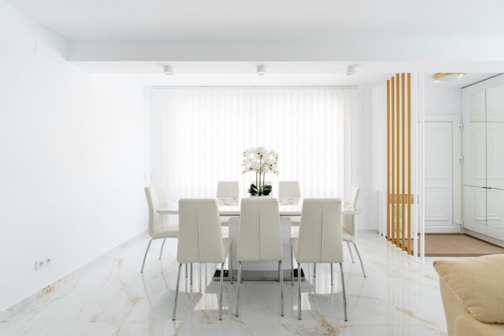 Exclusiva vivienda familiar a 400 m del mar – dos viviendas independientes, piscina privada y placas solares