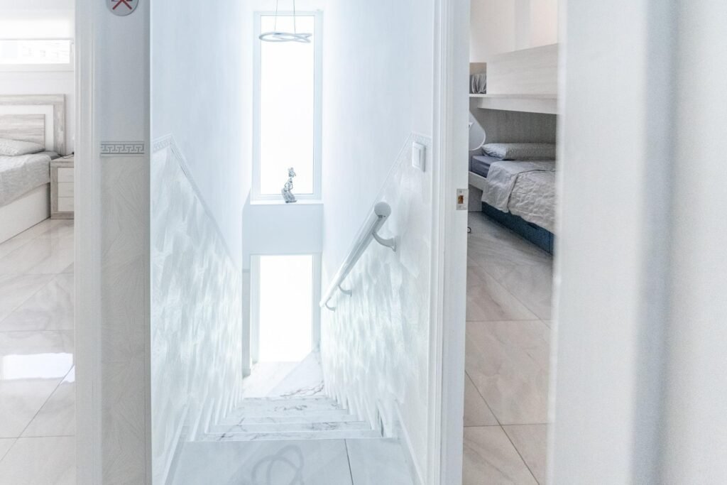 Exclusiva vivienda familiar a 400 m del mar – dos viviendas independientes, piscina privada y placas solares