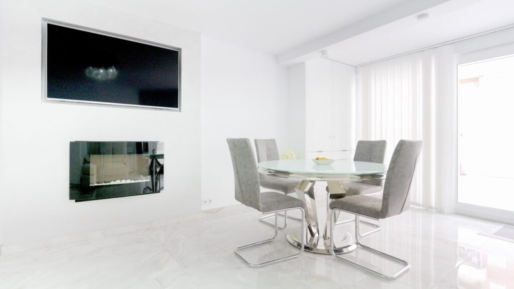 Exclusiva vivienda familiar a 400 m del mar – dos viviendas independientes, piscina privada y placas solares