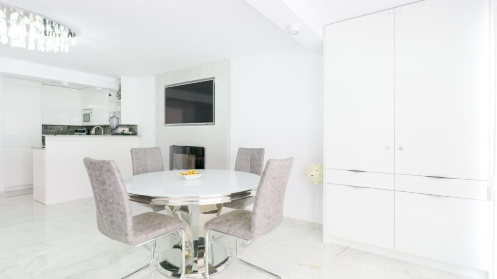 Exclusiva vivienda familiar a 400 m del mar – dos viviendas independientes, piscina privada y placas solares
