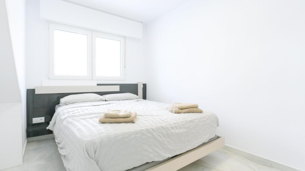 Exclusiva vivienda familiar a 400 m del mar – dos viviendas independientes, piscina privada y placas solares