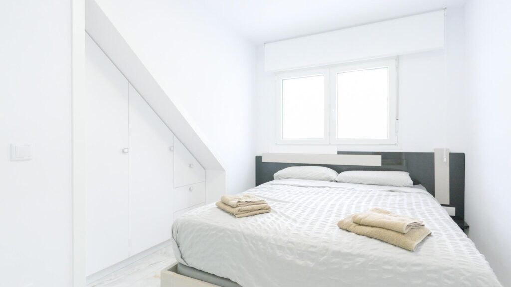 Exclusiva vivienda familiar a 400 m del mar – dos viviendas independientes, piscina privada y placas solares