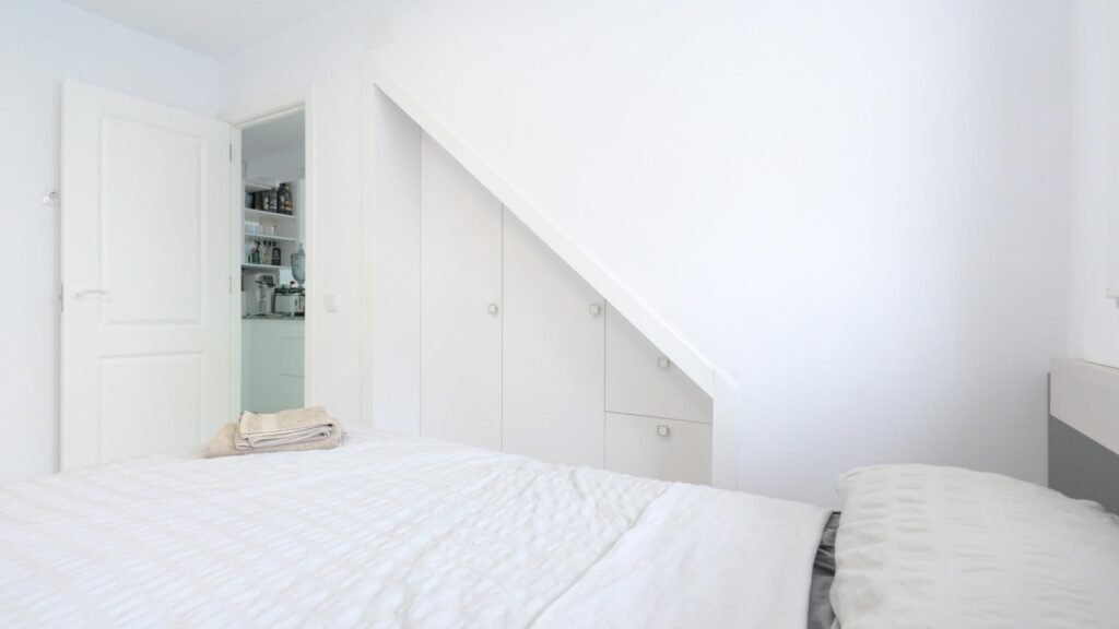 Exclusiva vivienda familiar a 400 m del mar – dos viviendas independientes, piscina privada y placas solares
