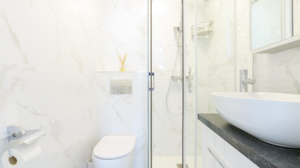 Exclusiva vivienda familiar a 400 m del mar – dos viviendas independientes, piscina privada y placas solares