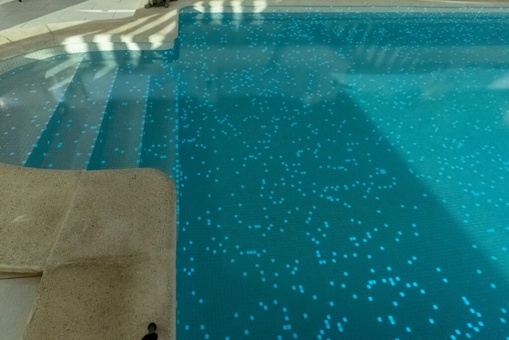 Exclusiva vivienda familiar a 400 m del mar – dos viviendas independientes, piscina privada y placas solares