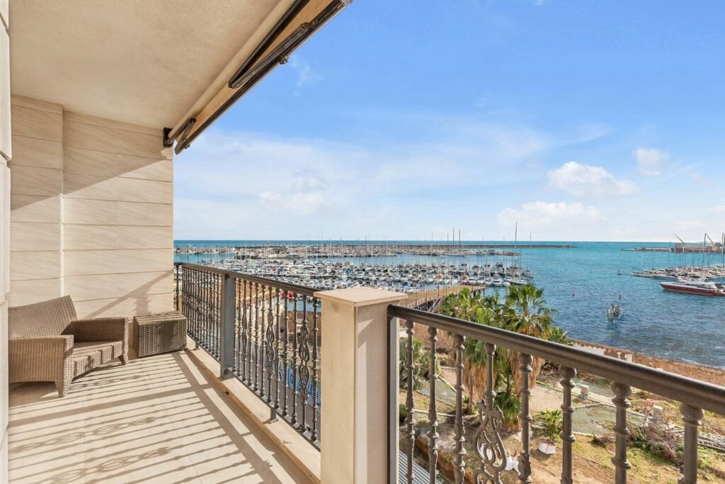 Apartment – Torrevieja – 1250000 EUR