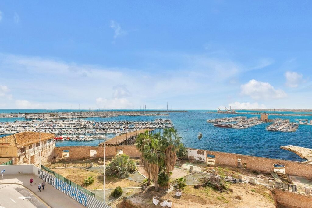 Apartment – Torrevieja – 1250000 EUR