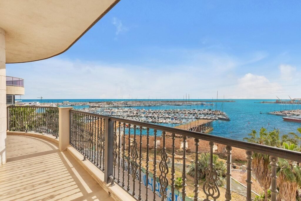 Apartment – Torrevieja – 1250000 EUR