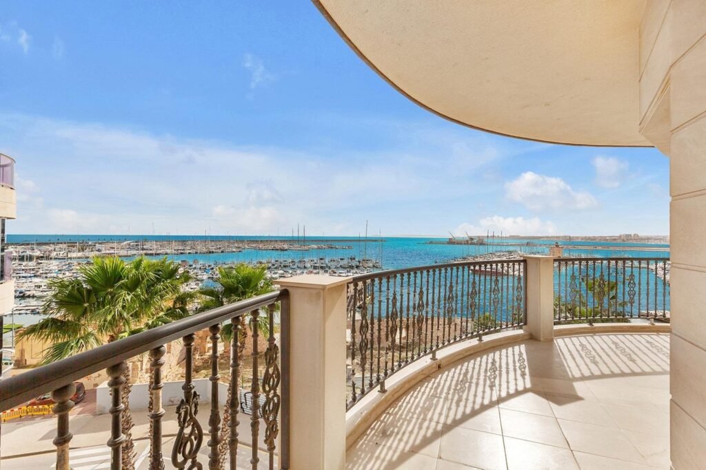 Apartment – Torrevieja – 1250000 EUR