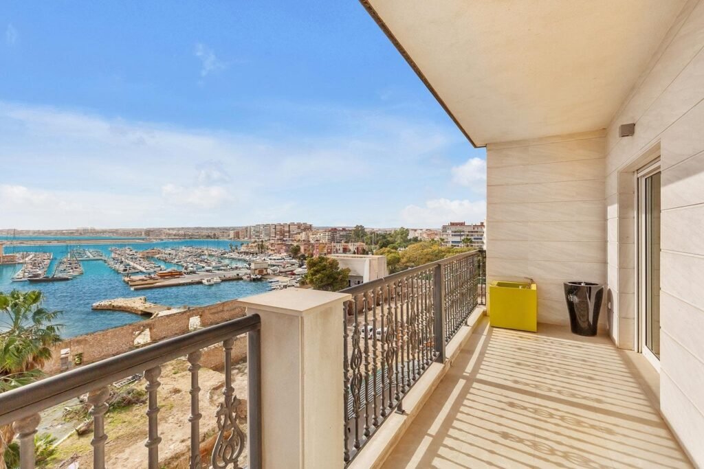 Apartment – Torrevieja – 1250000 EUR