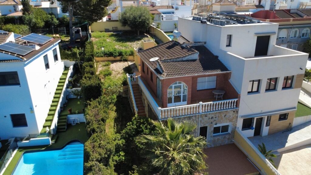 Remontoitava asunto, Los balcones