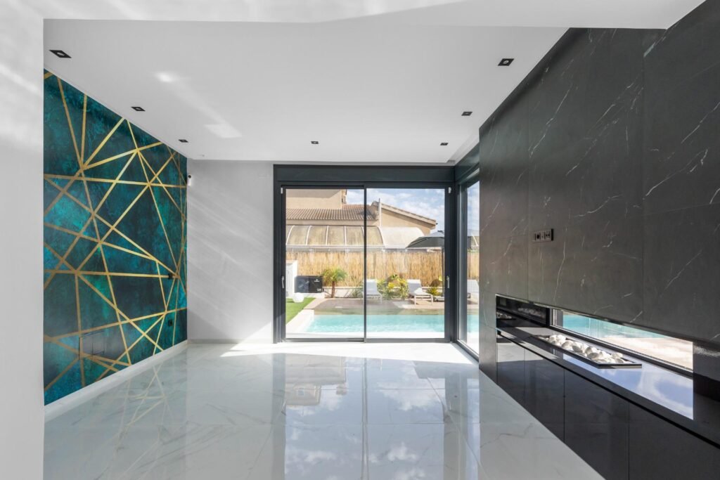 Moderne Luxusvilla mit Pool und Dachterrasse