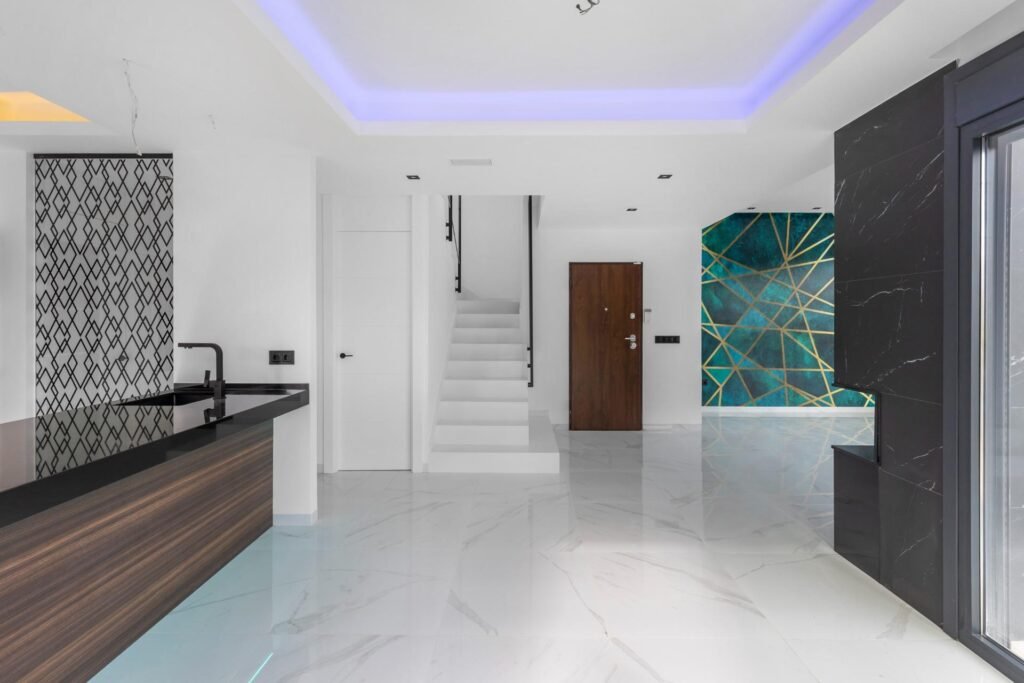 Moderne Luxusvilla mit Pool und Dachterrasse