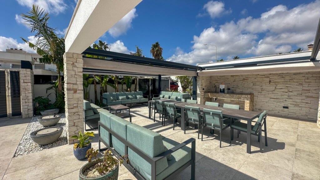 Ultra‑ylellinen golf- ja merinäköalavilla Villamartínissa – Välimerellisen elämäntyylin huipentuma