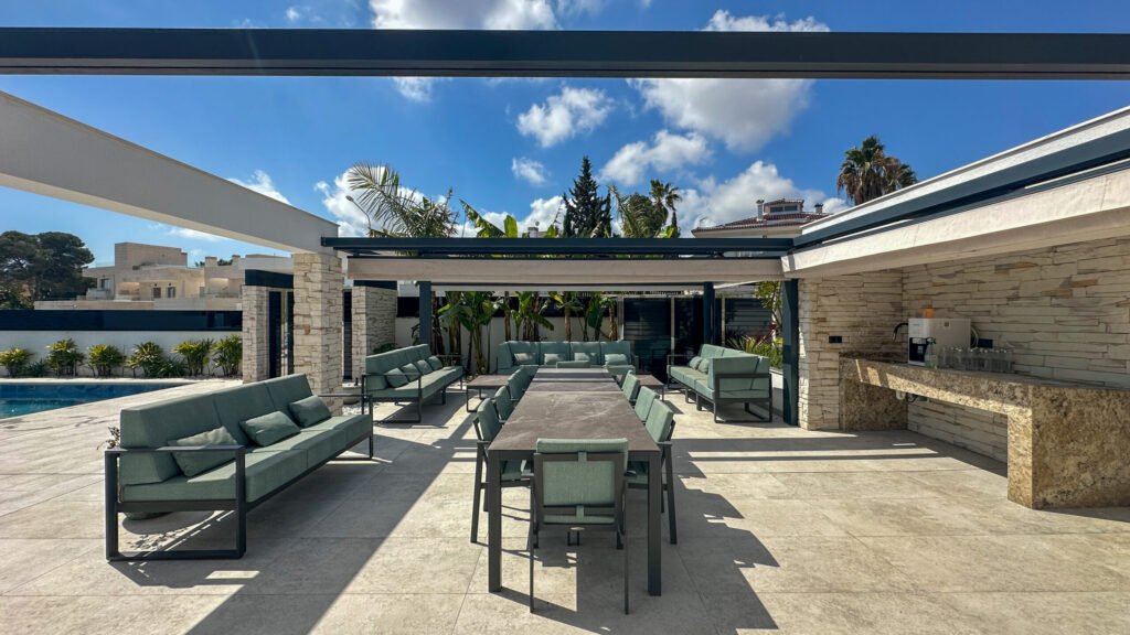 Ultra‑ylellinen golf- ja merinäköalavilla Villamartínissa – Välimerellisen elämäntyylin huipentuma